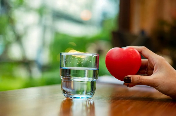 Mất nước có thể gây đánh trống ngực