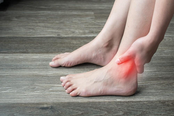 Gãy mắt cá chân điều trị bằng cách nào?