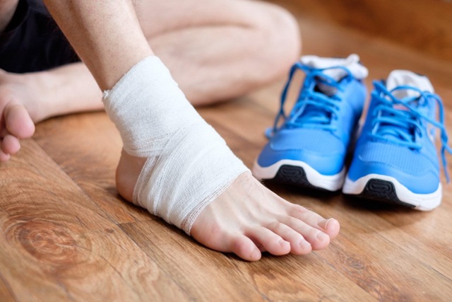 Bong gân: Dấu hiệu, nguyên nhân và điều trị