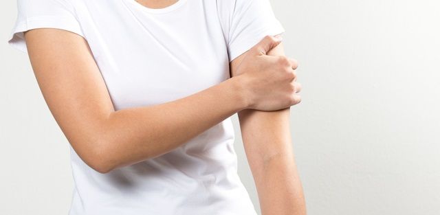 Giảm đau cánh tay và vai sau điều trị ung thư vú