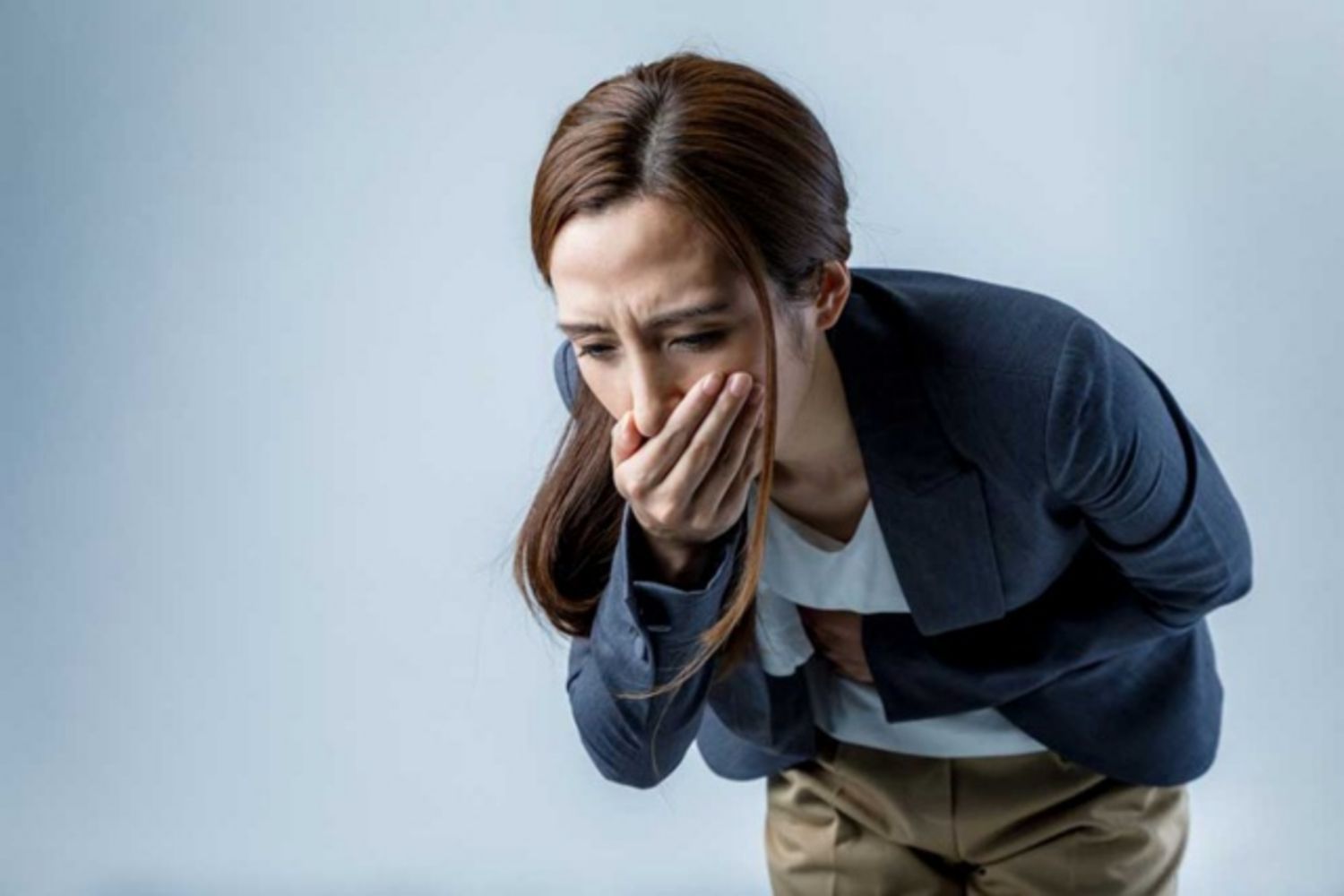 Buồn nôn khi có kinh nguyệt là do đâu và cách khắc phục